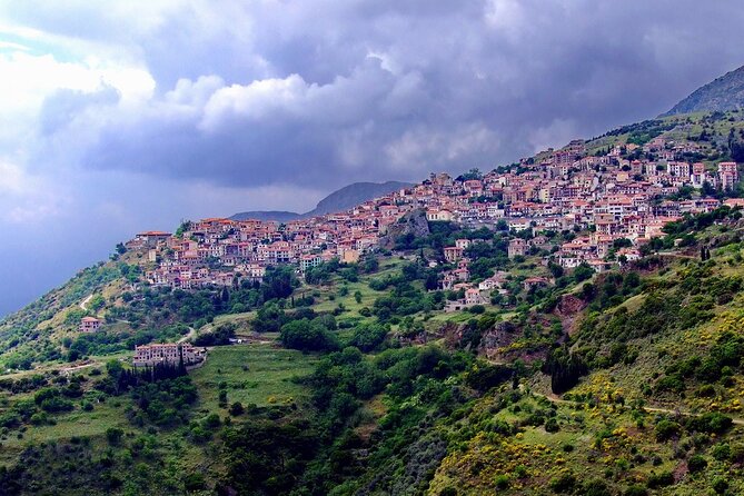 Thermopylae, Meteora and Delphi Private Full Day Tour - Distomo memorial: a necessary pause in a day of monuments