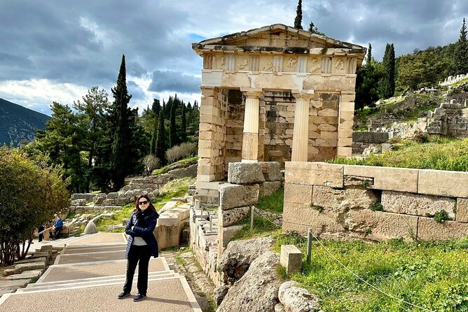 Thermopylae The battle of the 300 Spartans & Delphi Day Tour - Arachova: lunch and village shopping time