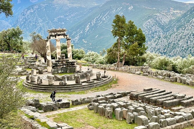 Thermopylae The battle of the 300 Spartans & Delphi Day Tour - Athens pickup to Thermopylae: settle in, then hit Sparta-country