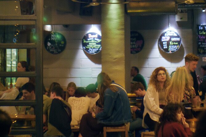 Thursday & Friday Night Pub Crawl for Professionals in Athens - Why this Athens professional pub crawl feels easy