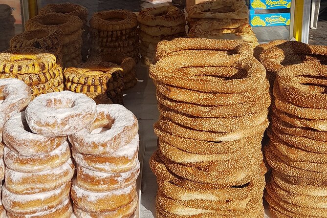 Traditional breakfast in markets with olive oil and honey tasting - Logistics that matter on a short food tour