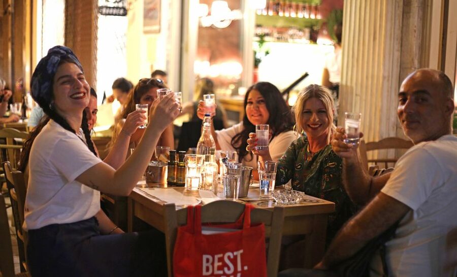 Twilight Athens Tour inc. rooftops, tastings & 3 drinks - Meeting at Syntagma Square and setting the right mood