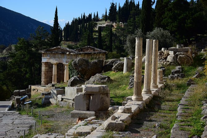 Two day trip from Athens to Delphi and Meteora - Meteora Monasteries on 131-Meter Rocks: The Main Event