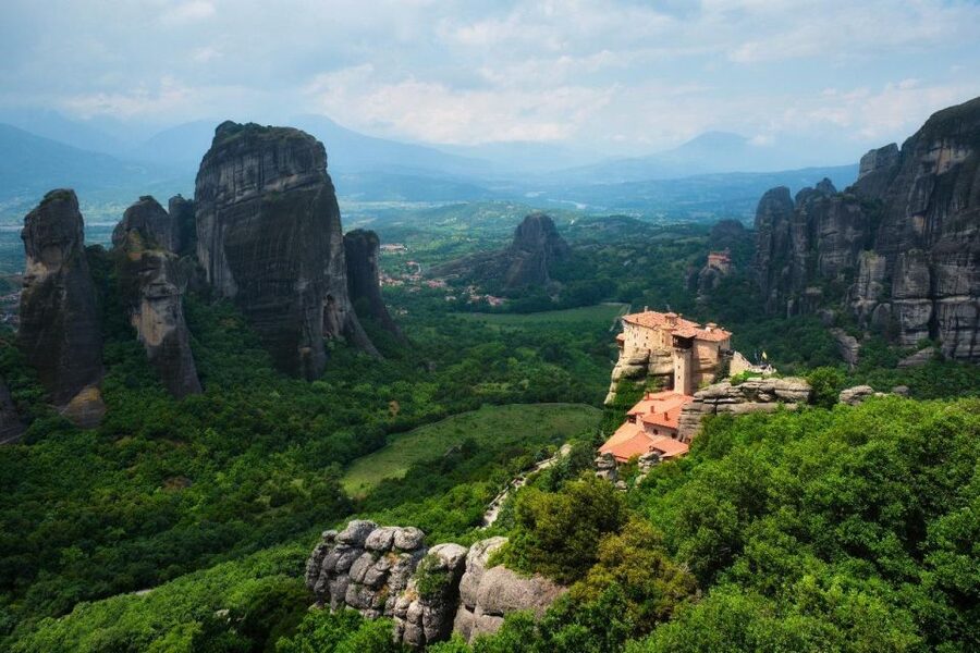 Visit Delphi & Meteora Monasteries Full Day Private Trip - Why Delphi and Meteora work so well together in one day