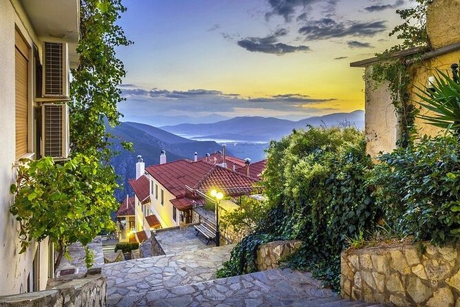 Visit Delphi the famous oracle! Explore the mysteries of the ancient world! - The Karakolithos stop: quick, important, and not for tourists to skip